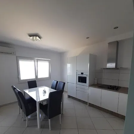 Apartman Kike Omis